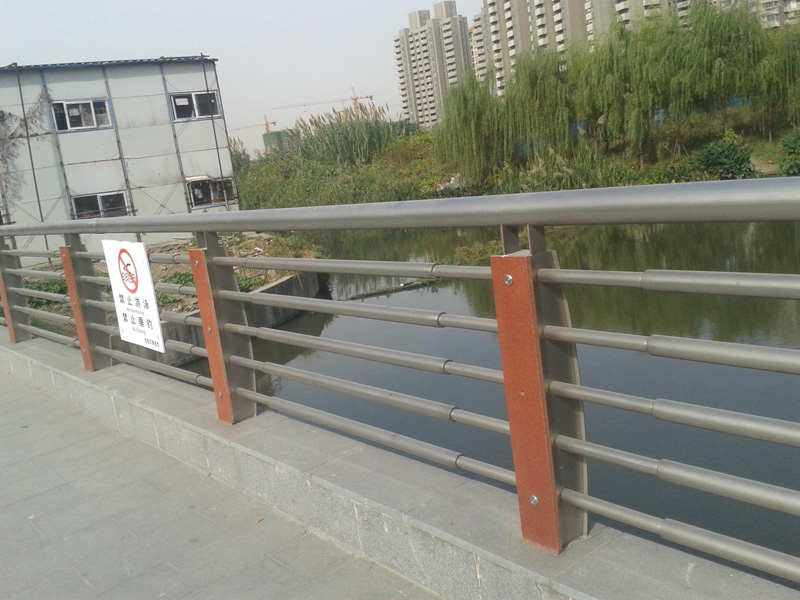 河道護欄